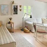 Classic Wooden House With South-facing Deck 펜션