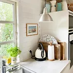 펜션 Classic Wooden House With South-facing Deck *