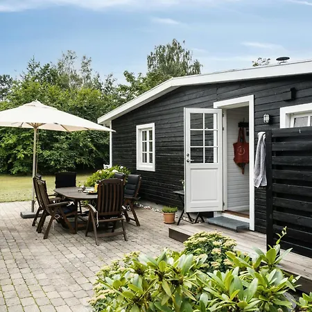 펜션 Classic Wooden House With South-facing Deck *