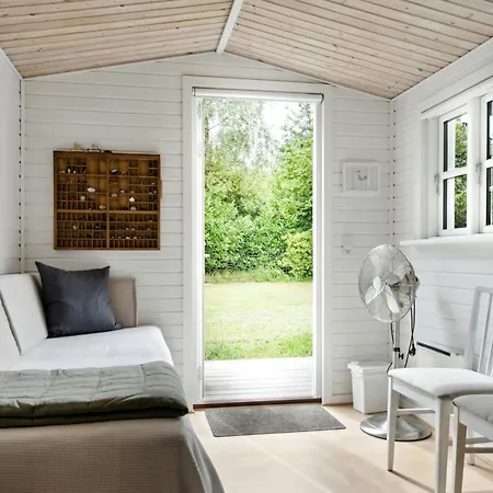 Classic Wooden House With South-facing Deck בית נופש Nykøbing Sjælland