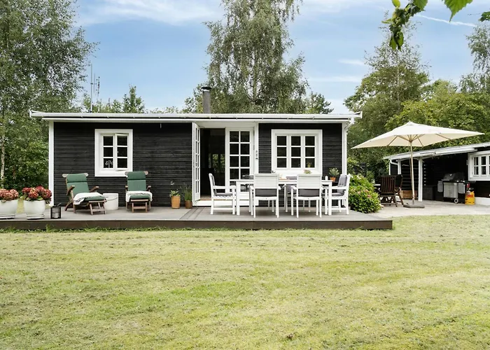 Classic Wooden House With South-facing Deck Nyaraló *